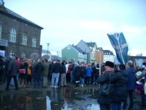 How do Icelanders feel about their government?