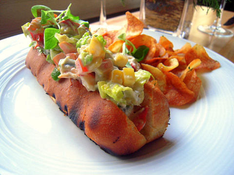 DSCN5032 Lobster roll, with mango and avocado
